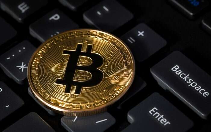 bank-oferuje-bitcoin-w-swoich-oddzialach-live-trading-news